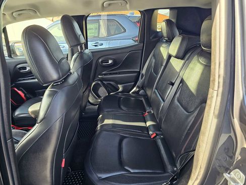 Used 2022 Jeep Renegade Trailhawk AWD/4WD image 16