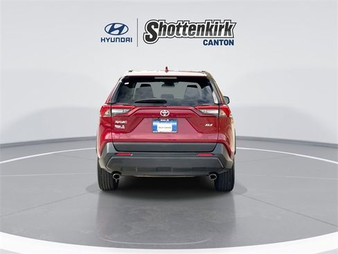 Used 2020 Toyota RAV4 XLE Premium image 7