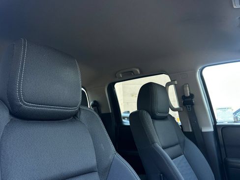 Used 2023 Nissan Frontier SV AWD/4WD image 15