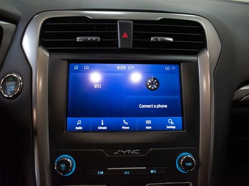 Used 2020 Ford Fusion SE FWD image 15