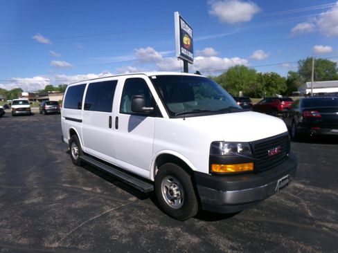 Used 2018 GMC Savana 3500 LS w/ Cold Climate Package RWD image 2