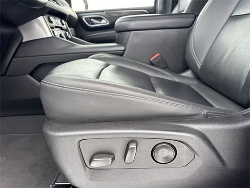 Used 2024 Chevrolet Suburban LT image 13