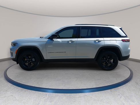 New 2025 Jeep Grand Cherokee Limited w/ Black Appearance Package AWD/4WD image 8