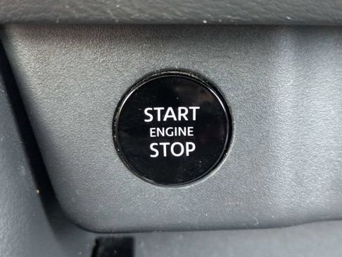 Used 2024 Nissan Rogue SV FWD image 32