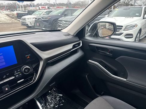 Used 2023 Toyota Highlander LE image 29