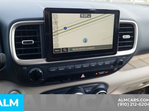 Used 2025 Hyundai Venue Limited image 22