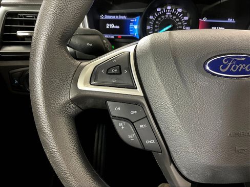 Used 2016 Ford Fusion SE FWD image 12