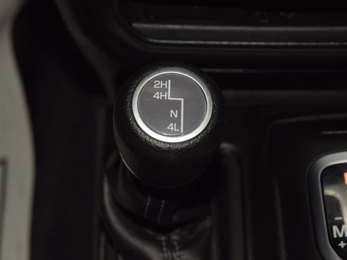 Used 2025 Jeep Wrangler Sport AWD/4WD image 36