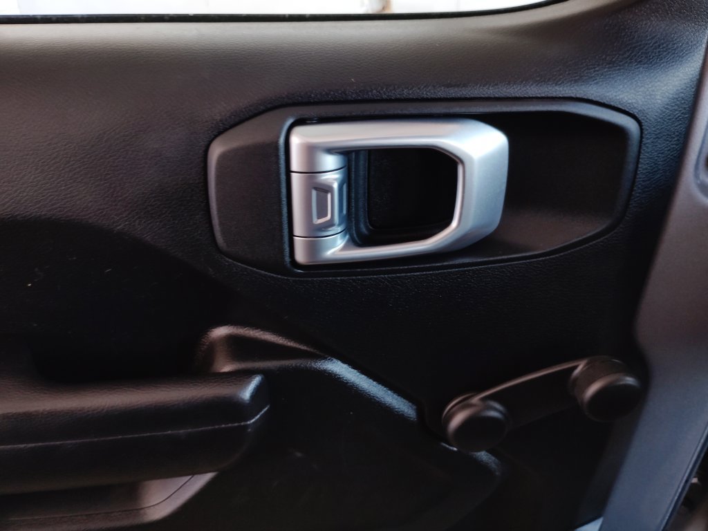 Used 2018 Jeep Wrangler Sport AWD/4WD image 21