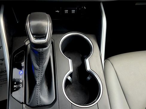 Certified 2020 Toyota Highlander XLE image 42