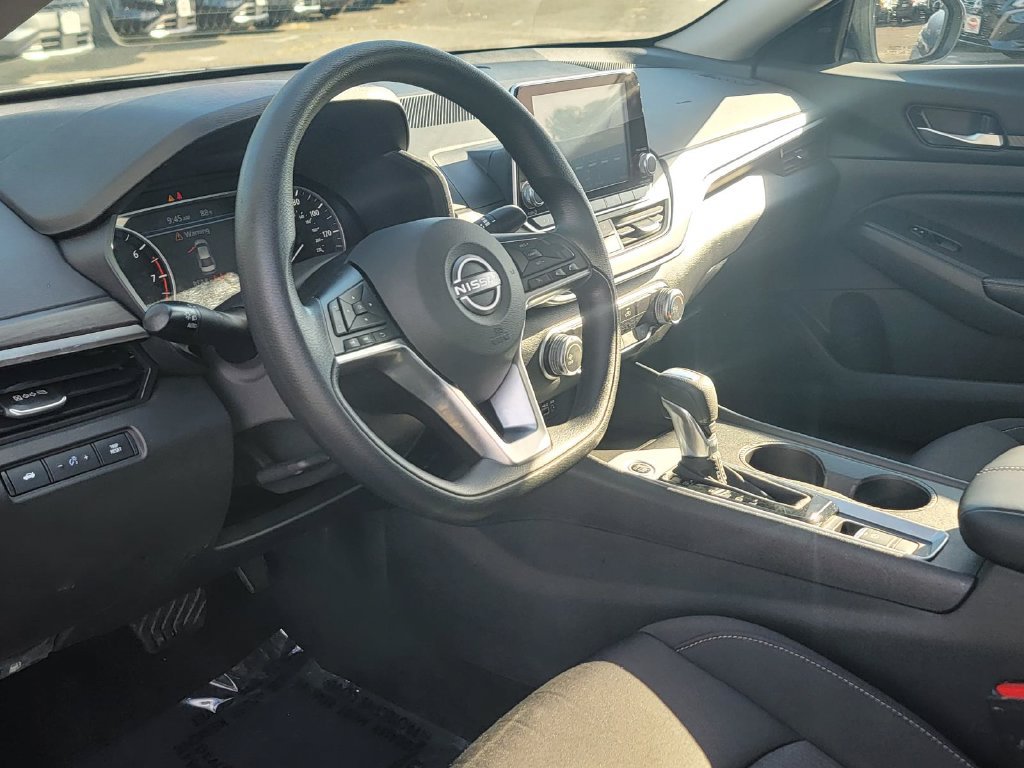 Used 2025 Nissan Altima 2.5 SV AWD/4WD image 13