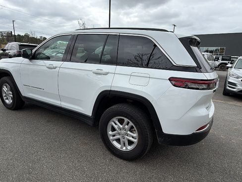 Certified 2024 Jeep Grand Cherokee Laredo AWD/4WD image 10