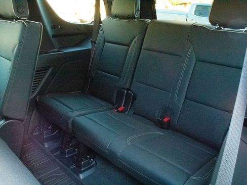 Certified 2024 GMC Yukon SLT w/ SLT Luxury Package image 31