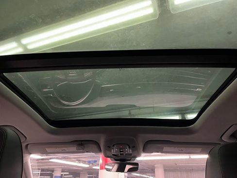 Used 2023 Audi Q8 Premium image 8