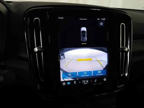 Certified 2023 Volvo C40 Recharge Core w/ Climate Package image 29