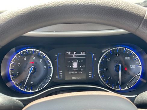 Used 2020 Chrysler Voyager LX FWD image 29
