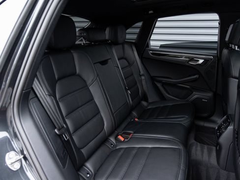 Certified 2026 Porsche Macan AWD/4WD image 31