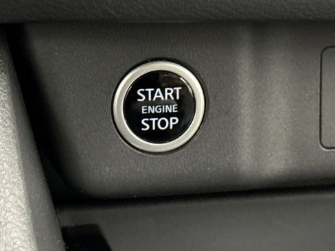 Used 2023 Nissan Rogue SV AWD/4WD image 19