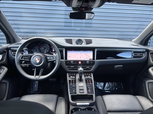 Certified 2025 Porsche Macan image 13