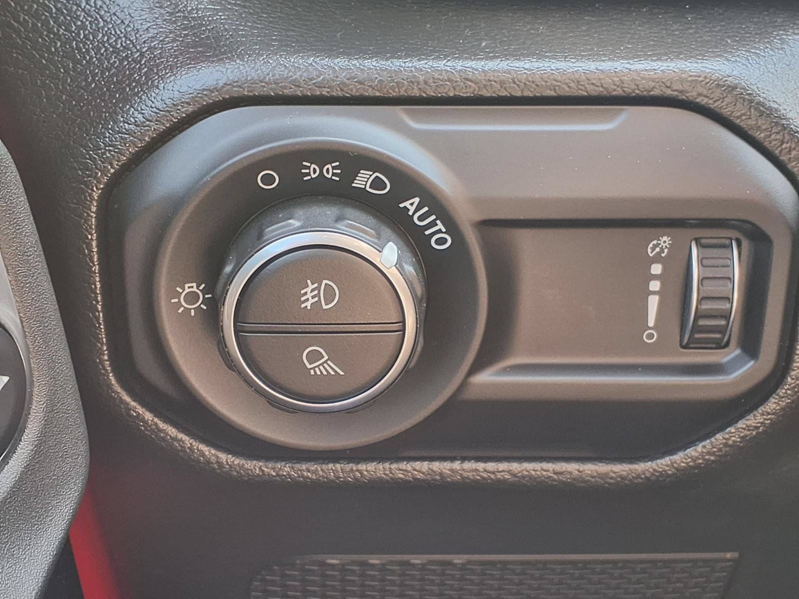 Used 2023 Jeep Gladiator Sport AWD/4WD image 16