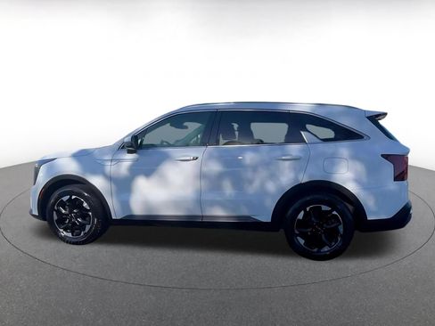 Used 2024 Kia Sorento S FWD image 9