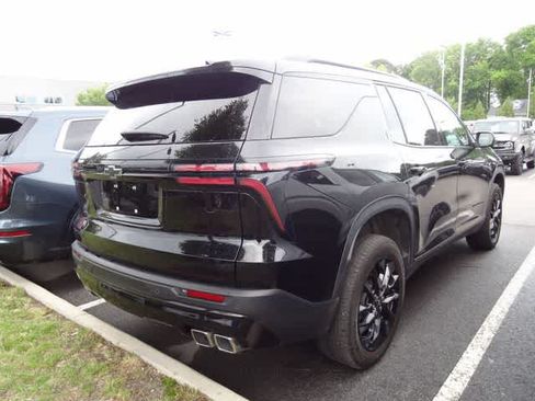 Used 2024 Chevrolet Traverse LT w/ Midnight/Sport Edition FWD image 4