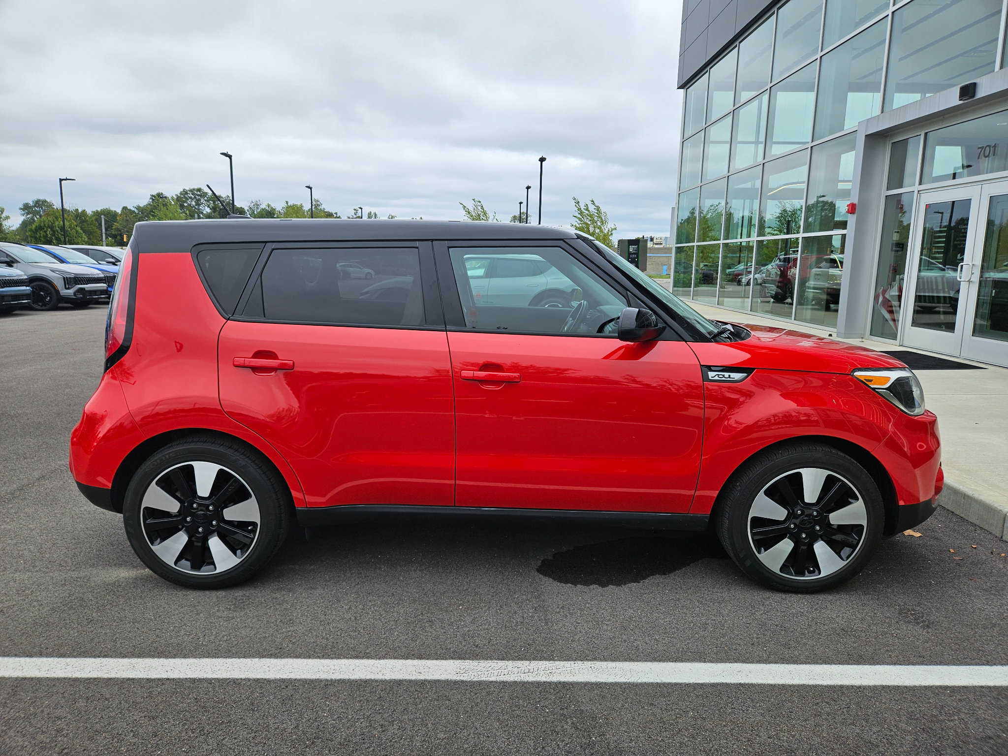 Used 2017 Kia Soul + w/ Designer's Package FWD image 8