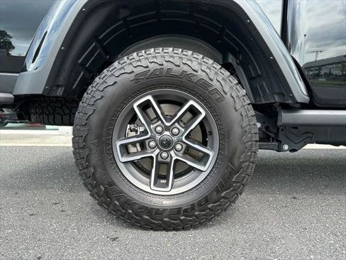 Used 2025 Jeep Gladiator Mojave AWD/4WD image 7