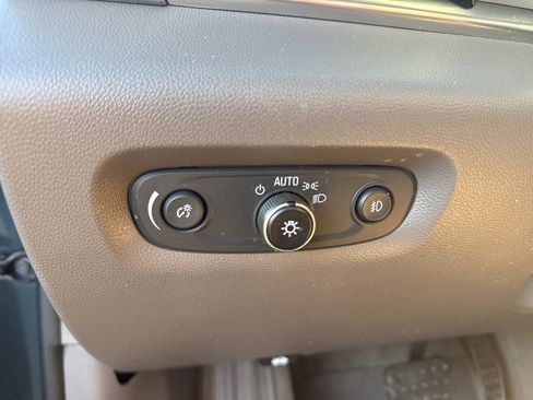 Used 2020 Chevrolet Traverse LT image 29