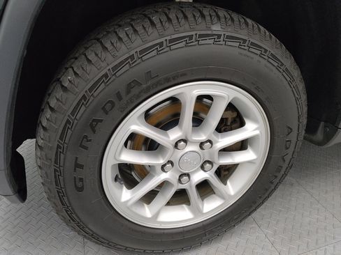 Used 2018 Jeep Grand Cherokee Laredo AWD/4WD image 31