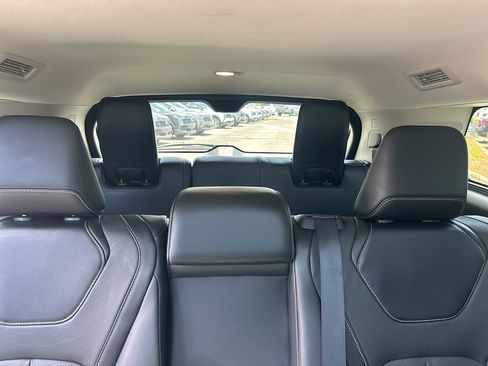 Used 2023 INFINITI QX60 Luxe w/ Vision Package FWD image 17