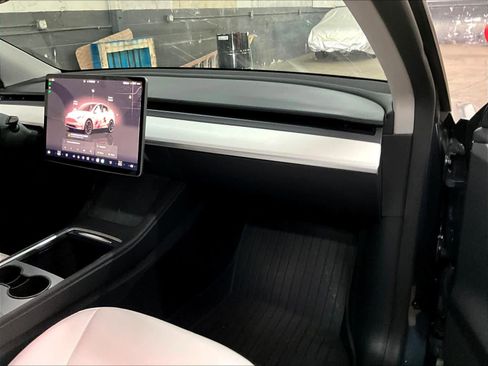 Used 2023 Tesla Model Y Performance image 18