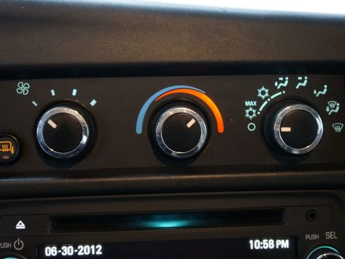 Used 2019 GMC Savana 2500 Extended Van 3D w/ Driver Convenience Package image 13