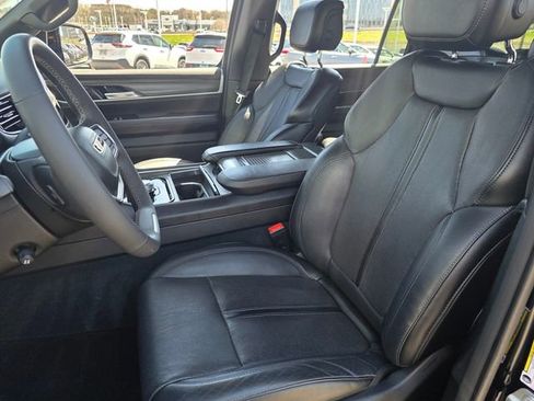 Used 2024 Jeep Wagoneer L Series II w/ Flexible Seating Group AWD/4WD image 24