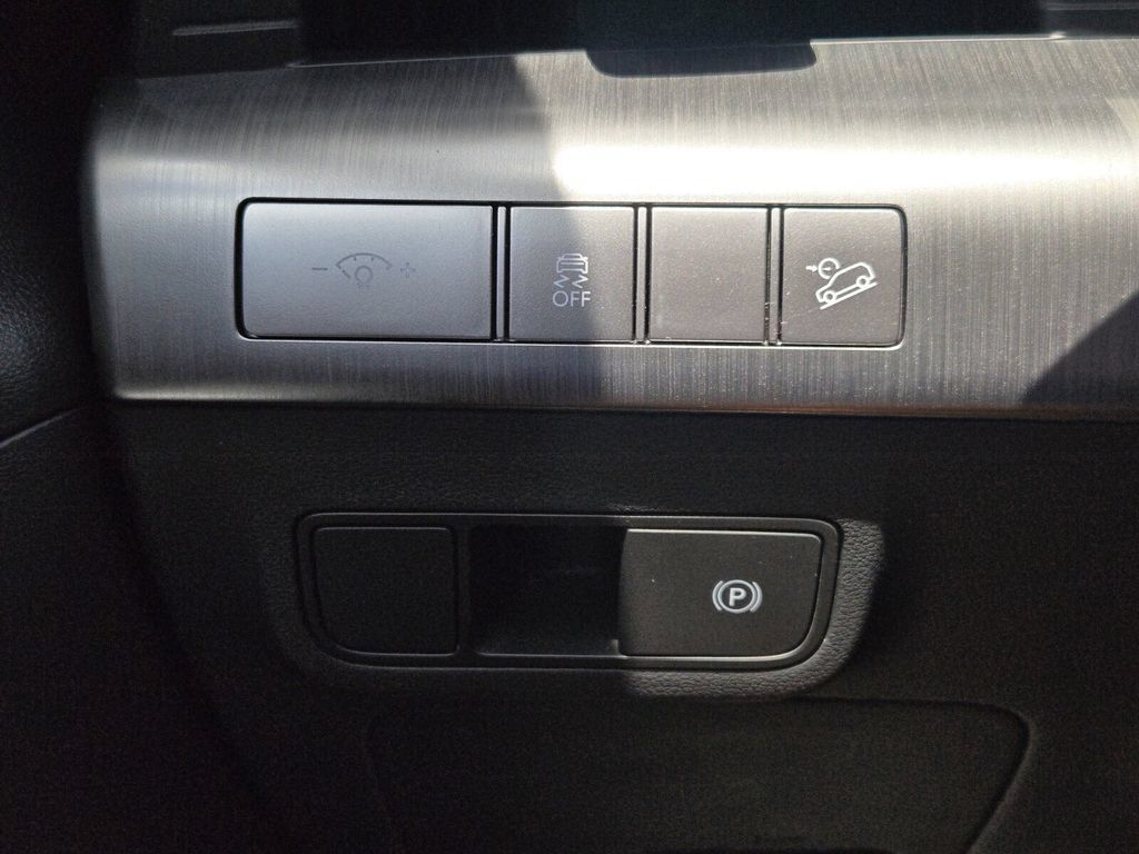 Certified 2024 Hyundai Kona SEL w/ Convenience Package AWD/4WD image 27