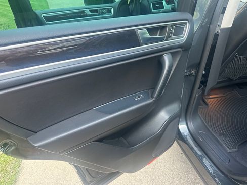 Used 2013 Volkswagen Touareg Executive AWD/4WD image 19
