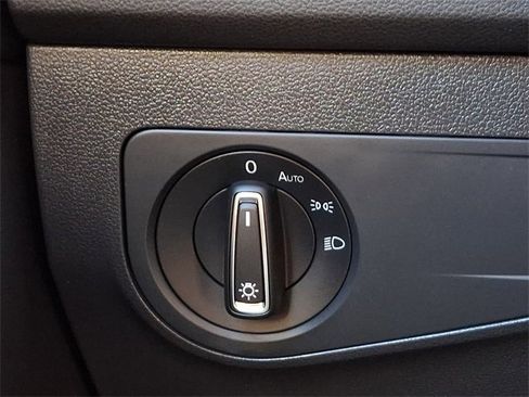 Used 2022 Volkswagen Tiguan SE image 27