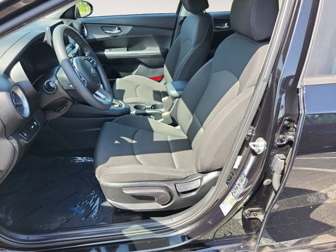 Used 2020 Kia Forte LXS FWD image 9
