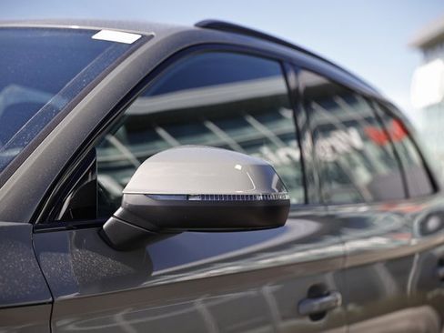 Used 2025 Audi Q5 2.0T Premium Plus w/ Premium Plus Package image 11