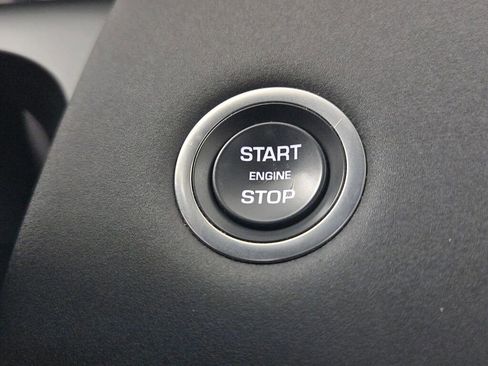 Used 2023 Land Rover Discovery Sport S image 36