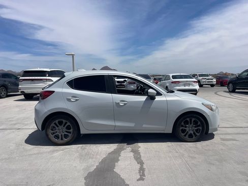 Used 2020 Toyota Yaris LE image 2