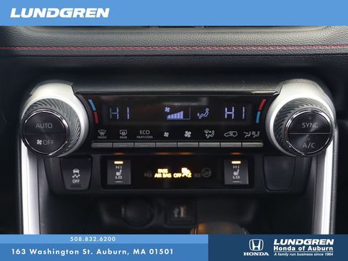 Used 2024 Toyota RAV4 SE w/ Weather & Moonroof Package image 22