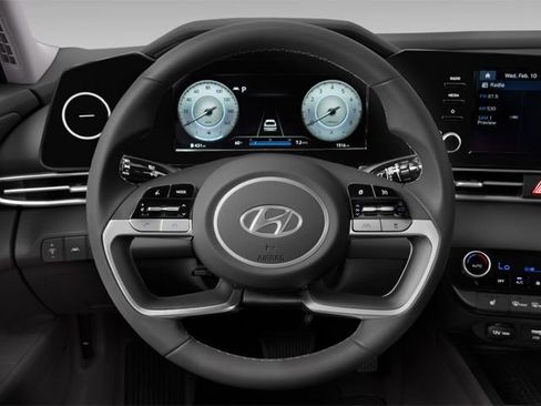 Used 2022 Hyundai Elantra SEL w/ Preferred Accessory Package FWD image 8