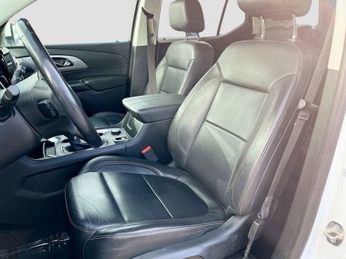 Used 2021 Chevrolet Traverse LT image 21