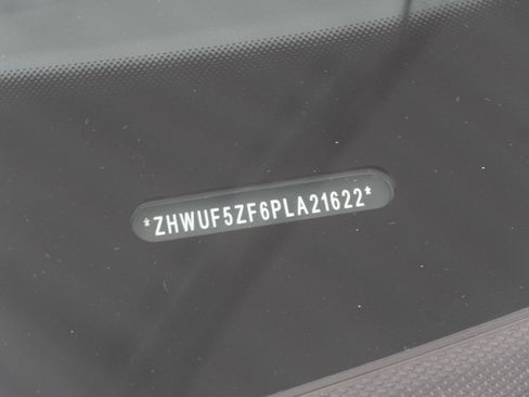 Used 2023 Lamborghini Huracan EVO image 27