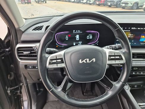 Used 2025 Kia Telluride S image 14