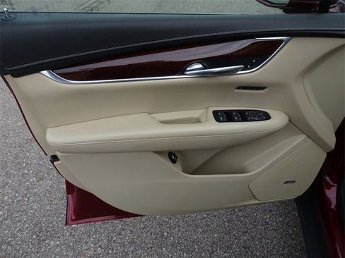 Used 2018 Cadillac XT5 Luxury w/ Driver Awareness Package image 14