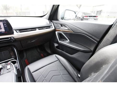 Used 2025 BMW X1 xDrive28i w/ Technology Package image 9