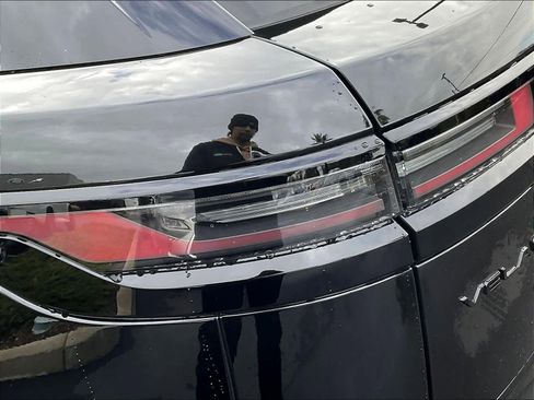 New 2025 Land Rover Range Rover Velar Dynamic SE image 25