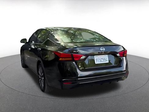 Used 2025 Nissan Altima 2.5 SV FWD image 11